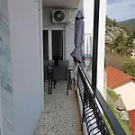 Iliroomskavala Apartament *