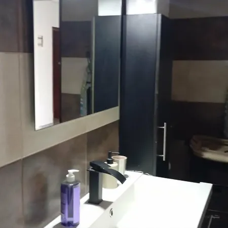 Iliroomskavala شقة *